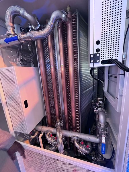 Ein so genannter Kühlturm von Supermicro (Bild: uo/Vogel IT-Medien GmbH)