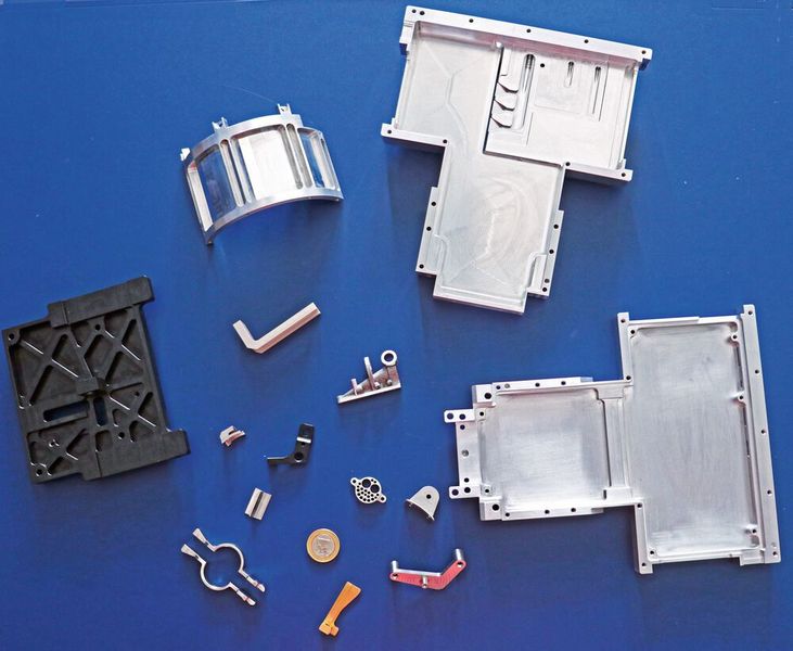 Das Produktspektrum der Orlik & Co GmbH ist gross. Hier eine Auswahl an fünfachsig bearbeiteten Teilen aus Aluminium,  Titan, Edelstahl, Buntmetall, 3D-Druck und Kunststoff. (Bild: pL Lehmann)