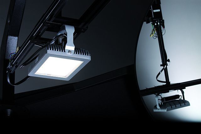 Beleuchtung mit LED: Das Drehspiegelgoniophotometer misst die Lichtverteilungskurve (VDE)