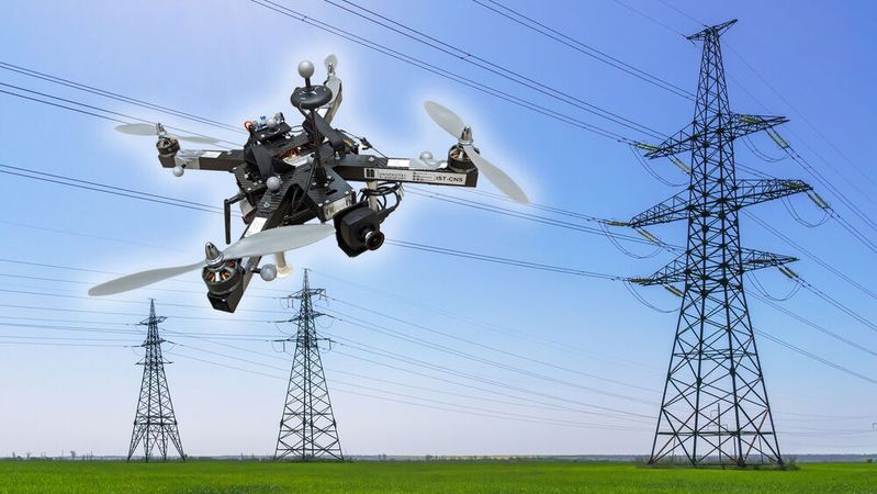 Intelligente Drohnen könnten die Inspektionsarbeiten an schwierig zugänglichen Stellen deutlich vereinfachen. (Bild: ©  yelantsevv - stock.adobe.com)