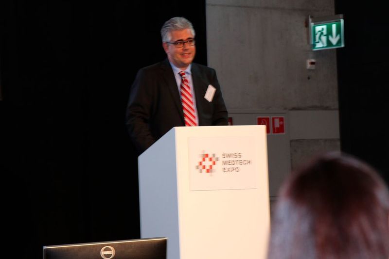 Patrick Dümmler, Partner bei Concep+ und Manager im Health Tech Cluster Switzerland: „Viele Schweizer Medtech-Unternehmen befassen sich nicht aktiv mit den Folgen der Digitalisierung. Dabei sind die wachsenden Möglichkeiten der IKT vermehrt mit einzubeziehen, da sie auch die Medizintechnik nachhaltig verändern werden.“ (Bild: Fasmed)