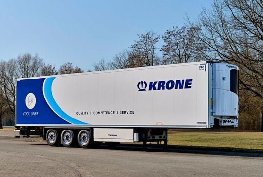 Krone hat eine Award an die Planenspezialisten von Fabri-Moll vergeben(Bild:  Krone)