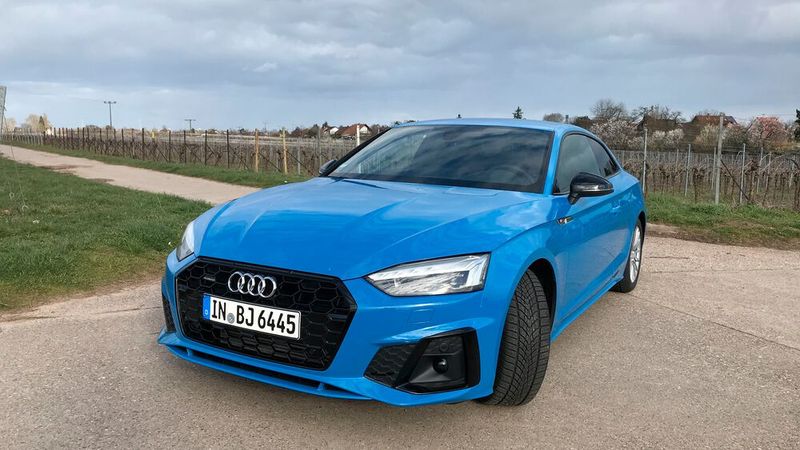 Die Lackierung in leuchtendem „Turboblau“ kostet 900 Euro Aufpreis. (Bild: Rosenow/»kfz-betrieb«)