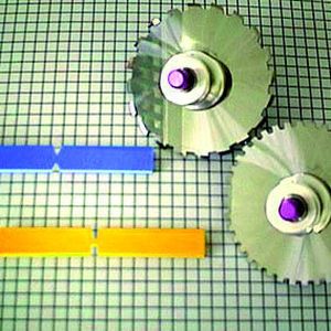 Bild 2: Logarithmisch hinterschliffene VHM-Profil-Fräsblätter zur Einarbeitung von Kerben in Prüfkörper.