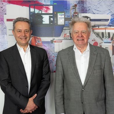 Michael Wittmann (links) und Dr. Werner Wittmann leiten ab Mai 2026 gemeinsam alle Geschäftsbereiche der Wittmann Gruppe. (Bild: Wittmann)