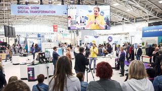 Auf der Sonderschau Digital Transformation erleben die Besucher das Labor der Zukunft in Aktion (Bild aus der Sonderschau auf der Analytica 2024). (Bild: Messe München)