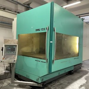 Unter den Hammer kommen auch zwei Deckel-Maho-Vertikalbearbeitungszentren. Darunter ist diese DMU 125 T ...(Bild:  Suprlex)