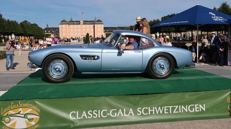 Dieser BMW 507 aus dem Jahr 1957 wurde in Mario Schranks Kfz-Betrieb „Oldtimermanufaktur“ im südlich von Eisenach gelegenen Fischbach restauriert. In Schwetzingen belegte er den zweiten Platz in der FIVA-Klasse E2 (Baujahre 1955 bis 1960). (Bild: Peter Diehl)