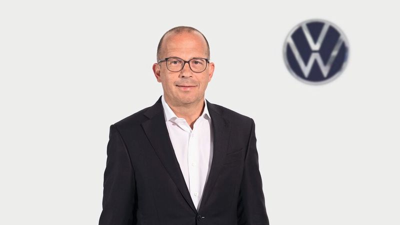 Volkswagen will den Absatz von E-Autos nach dem Förder-Aus weiter mit Angeboten aus dem Konzernverbund unterstützen, unter anderem mithilfe von Finanzdienstleistungen, wie Deutschland-Chef Achim Schaible sagt.(Bild:  Volkswagen AG)