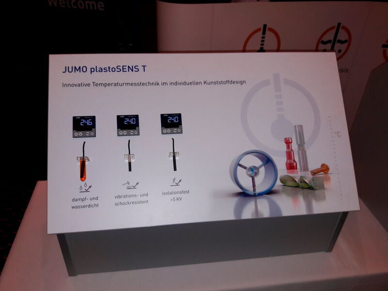 Eine Weltpremiere: Jumo plastosens T sind Kunststoff-Sensoren. Die Sensoren werden dabei nicht wie bisher üblich in einem Metallrohr vergossen, sondern im Spritzgussverfahren mit Kunststoff ummantelt.  (PROCESS)