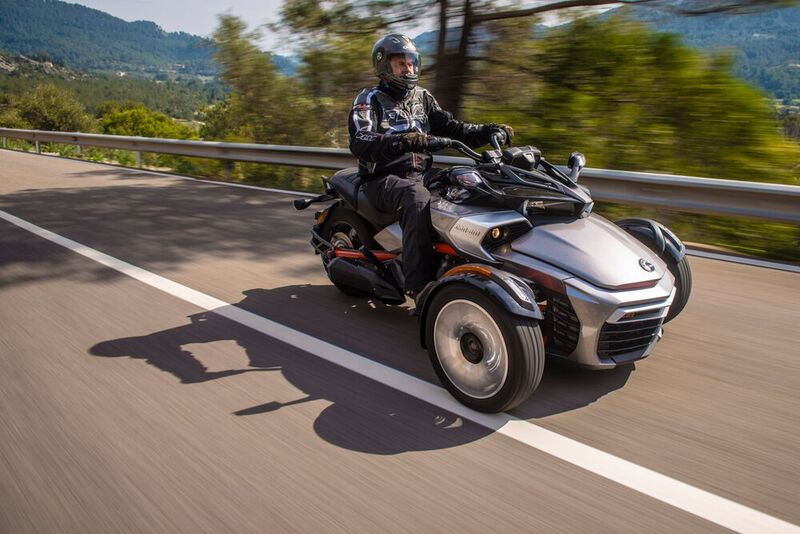 Eine Mischung aus Motorrad und Schneemobil: der Can-Am Spyder. (Can-Am)