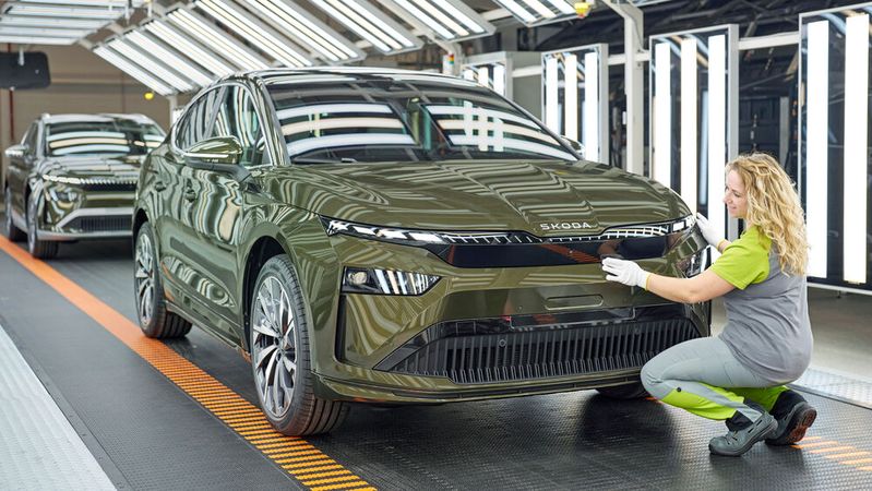Der Verband der internationalen Automobilhersteller rechnet mit einer höheren Nachfrage nach E-Autos im Jahr 2026.(Bild:  Skoda)