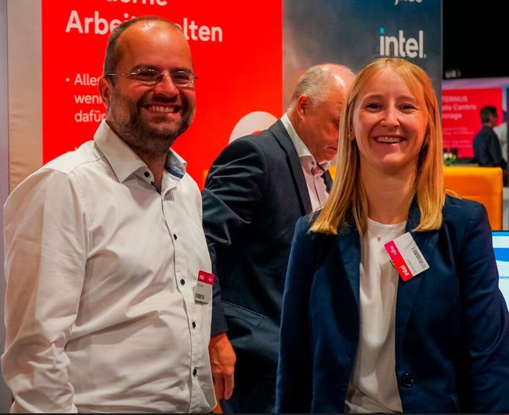 Beste Laune bei Thomas Mund und Cornelia Mühl (Fujitsu) (Bild: Fujitsu)