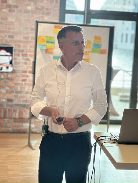 ...mit der Vorstellung der Cloud-Zukunftsstrategie der Schwarz IT. (Bild: Vogel IT-Akademie)