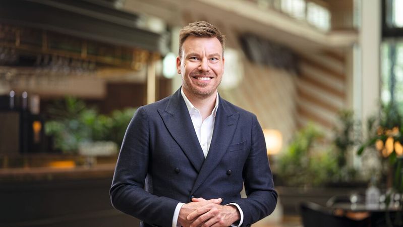 Alexander Sauer-Wagner, Sprecher der Geschäftfsführung des Volkswagen- und Audi-Partnerverbands, sieht sowohl im klassischen Händlervertrieb als auch in der Agentur des Herstellers funktionierende Vertriebsmodelle. Jedoch gibt es verschiedene Punkte, die aus seiner Sicht für den Händlervertrieb sprechen. So betont Sauer-Wagner: „Aus der Erfahrung der Vergangenheit heraus lässt sich sagen, dass es dem Händler tendenziell besser gelingt, den richtigen Preispunkt zu finden.“(Bild:  Volkswagen- und Audi-Partnerverband)