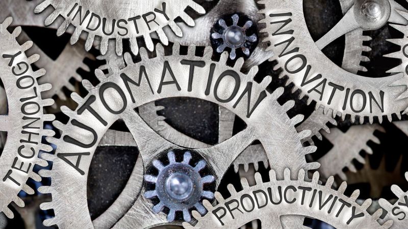 Richtige Übersetzung: In der Wirtschaft greifen unzählige Räder ineinander. Nur mit den richtigen Aufhängungen im Gehäuse – bildlich den geeigneten Rahmenbedingungen – funktioniert das gesamte Getriebe.(Bild:  Clipdealer)