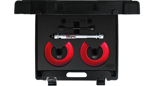 Der Federspanner wird in einem robusten Kunststoffkoffer ausgeliefert. Die Schaumstoffeinlage kann vollständig herausgenommen werden, sodass der Spanner auch in einem Werkzeugwagen gelagert werden kann.(Bild:  KS Tools)