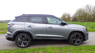 Ansprechendes Design, sehr viel Platz, guter Antrieb: das alles zu einem günstigen Preis. Eigentlich müsste dem Renault Austral ein großer Erfolg beschieden sein. (Bild: Dominsky – VCG)