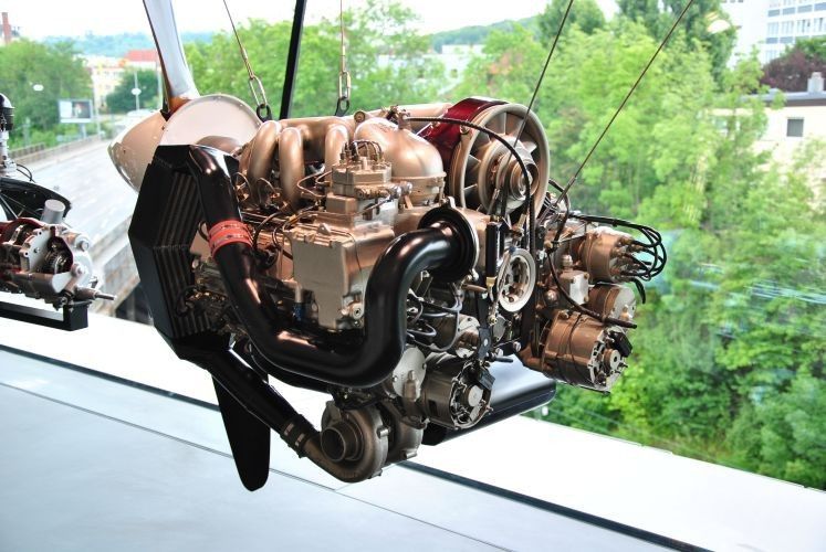 Ein Boxer geht in die Luft: Der PFM 3200 ist eine interessante Flugmotorvariante des berühmten Sechszylinder-Boxermotors aus dem 911 – gebaut von 1987 bis 1990. (Foto: Dominsky)