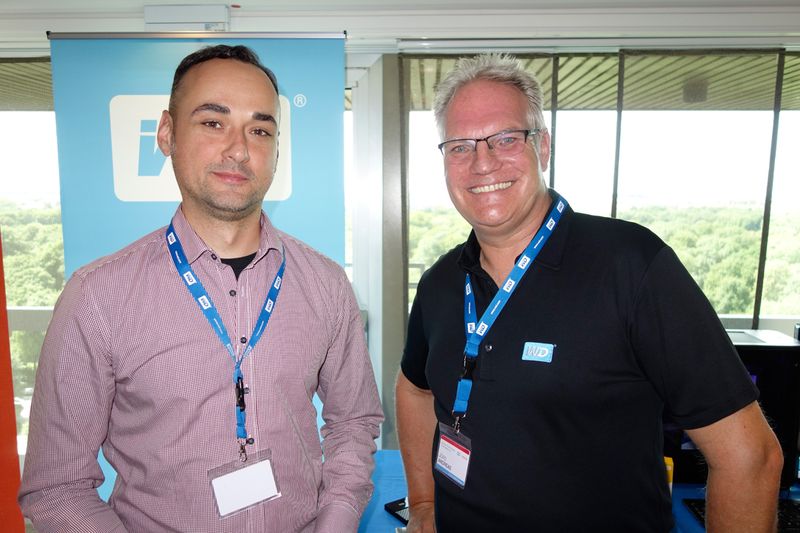 (l.) Daniel Riedel, Schenker Technologies, mit dem 