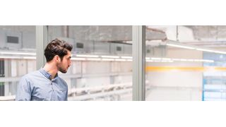 Cloud-Lösungen setzen sich auch in der Industrie immer stärker durch. Sie dienen als Bindeglied zwischen realer und digitaler Welt. (Bild: GettyImages)