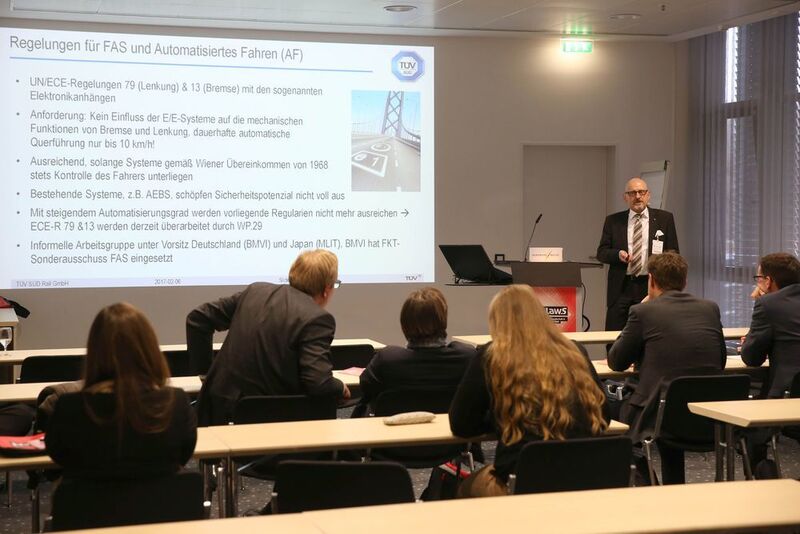Panel Smart Mobility - Udo Steininger, TÜV SÜD: Technische Überprüfbarkeit von Systemen zum hochautomatisierten Fahren im Rahmen der Absicherung (NuernbergMesse / Frank Boxler)