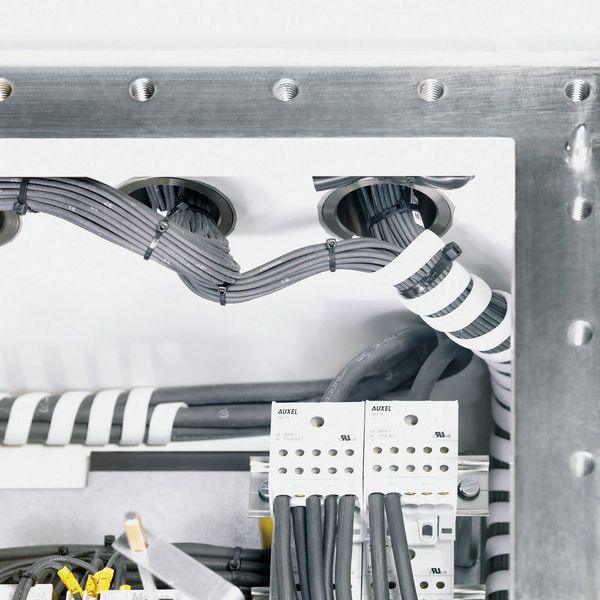 Zur Kopplung der Druckräume mit offenen Durchgängen werden so genannte d-d-Verbinder eingesetzt.  (Bild: R. Stahl)