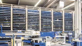 Für Scheidt & Bachmann erneuerte die Unitechnik Systems GmbH die 30 Jahre alte Steuerungs- und Leittechnik des Blechlagers.  (Bild: Unitechnik)