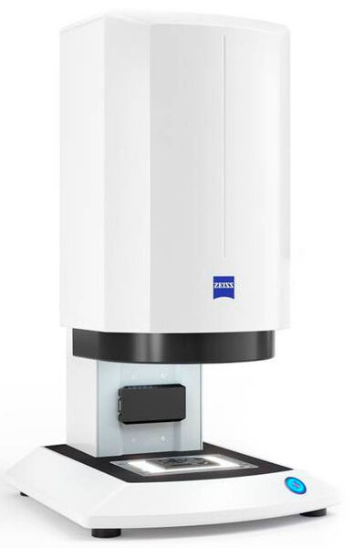 The digital measuring projector is particularly suitable for checking the dimensional accuracy of distances, radii or angles. (Zeiss Industrial Metrology)
