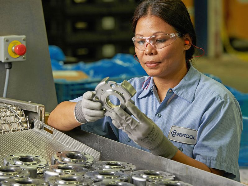 Beim Feinschneiden wird Präzision erwartet: Kontrolle von Getriebeteilen. (Feintool)