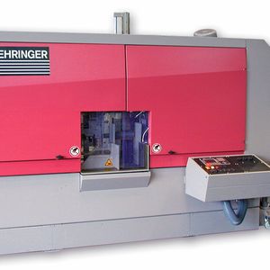 Bild 1: Zum Sägen von Aluminium ist die Hochleistungsbandsäge HBM440A in einer speziellen Variante erhältlich, die auf effektive Späneentsorgung und hohe Schnittgeschwindigkeit setzt.