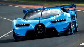 Bis zu 1.500 PS, Topspeed rund 400 Stundenkilometer – der neue Chiron soll in allen Belangen besser als der Vorgänger Veyron sein. (Foto: Bugatti)