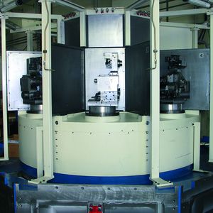 Werkstückträgereinheit mit Spannvorrichtungen einer Liflex-Werkzeugmaschine.