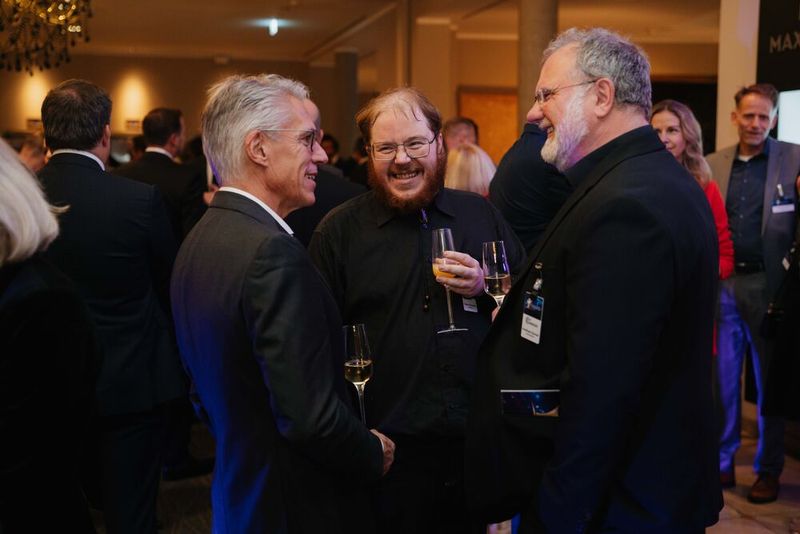 Michael Rufer von Dell mit DataCenter-Insider-Redakteur Daniel Schrader und IP-Insider-Chefredakteur Andreas Donner. (Bild: Manuel Emme Fotografie)