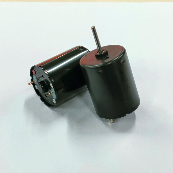DC-Motor R370LL mit Betriebsspannungen 12V, 24V, 36V oder 48V (Bild: Sintertechnik)