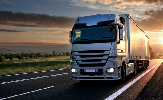 Wie dpa meldet, kommen die Experten von Euler Hermes zum Ergebnis, dass die deutsche Industrie auf eine Logistik gemäß „Just in Time“ nicht herum kommen wird – trotz herrschender Lieferengpässe und Materialmangel. Hier mehr Details.(Bild:  T. Treppert)