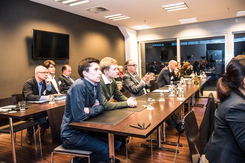 Gespannte Zuhörer bei den Fachvorträgen (Jörg Pruß - www.eventfotografie-duesseldorf.de)