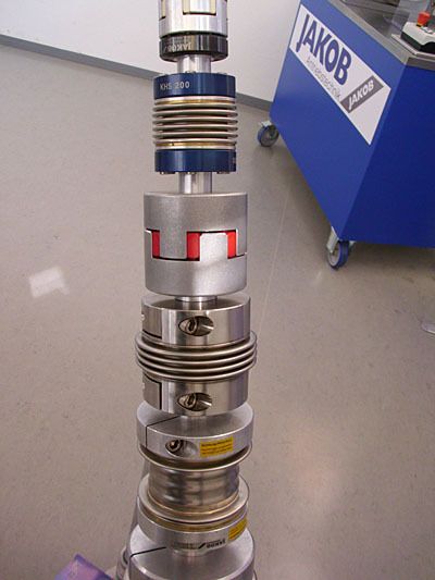 ... Der Turm aus diversen Kupplungsarten... (Archiv: Vogel Business Media)