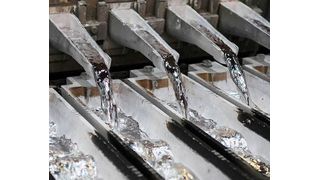 Aluminiumschmelze rinnt in Deutschland immer spärlicher in den Hütten, denn die Produktionszahlen gehen weiter zurück, wie Aluminium Deutschland (AD) berichten muss. Der Hauptgrund sind die hohen Energiekosten. Hier ein aktuelles Bild der Lage ... (Bild: T. Dreimins)