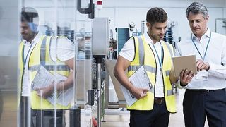 Intelligente Sensorgeräte von Bosch Connected Devices and Solutions ermöglichen die Überwachung von kritischen Prozessen entlang der gesamten Produktions- und Logistikkette. (Bild: Bosch)