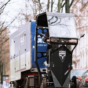 Der Auflieger ist mit verschiedenen E-Lastenrädern kombinierbar.  (Bild: Zemmi)