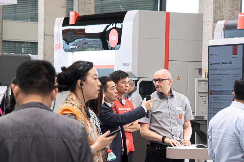 Internationales Publikum: Über 1200 Gäste besuchten Bystronic am Schweizer Standort in Niederönz. (Bild: Bystronic)