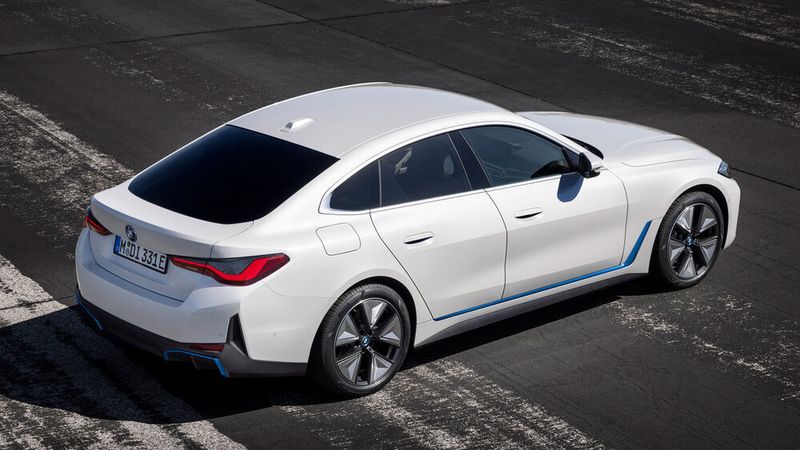 Auch optisch ist die Verwandtschaft erkennbar. (BMW)