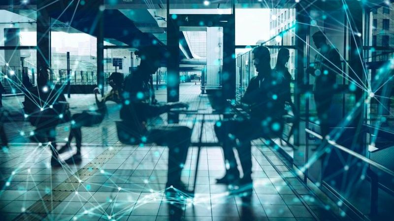Voraussetzungen für einen produktiven und kontrollierten KI-Einsatz sind klare Verantwortlichkeiten, die frühe Festlegung der Modelle und Datenquellen sowie lückenlose Compliance.(Bild: ©  alphaspirit - stock.adobe.com)