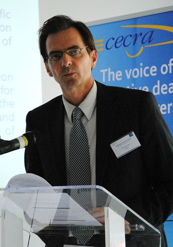 Händlerschutz in Europa: Cecra-Generealsekretär Bernhard Lycke zeigte die Lobby-Aktivitäten des europäischen Händlerverbandes auf. (Foto: Baeuchle)