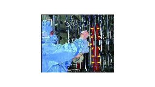 Problemzone Leitung: Für eine gründliche Desinfektion müssen Sprühschatten vermieden werden. Bilder: Schülke & Mayr (Archiv: Vogel Business Media)