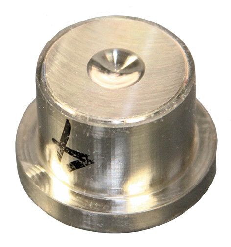 Mit einer Präzisionsblankpresse eines amerikanischen Herstellers werden auf so einem Rohling Glaskugeln gepresst, die in der Medizin-, Lasertechnik sowie in der industriellen Sensorik in den verschiedensten Bereichen eingesetzt werden. (Bild: Sonnenberg)