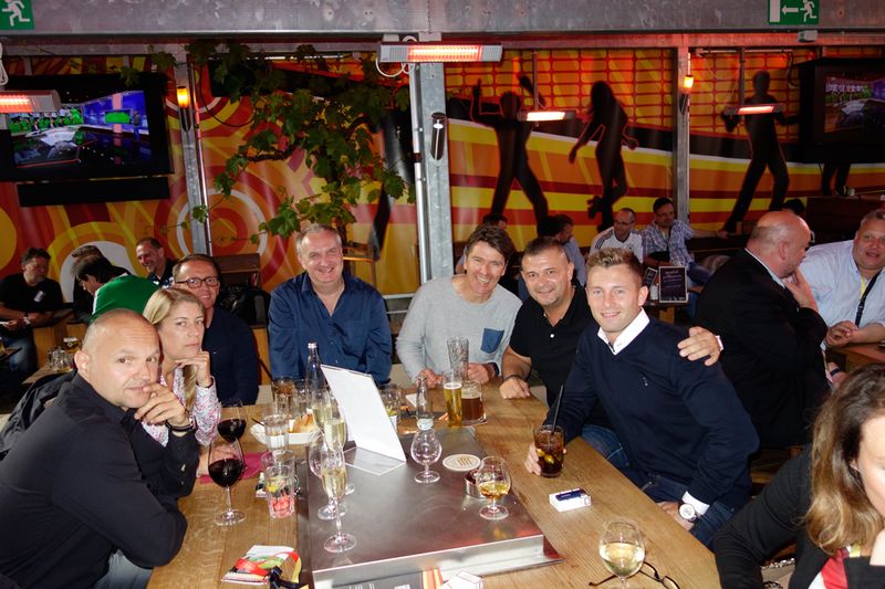 Dieser bunte Tisch will langsam ein Tor für Deutschland sehen. (Bild: IT-BUSINESS)