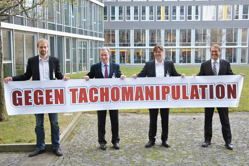
 Die vom AvD, der Allianz und der Bochumer Software GmbH gegründete „Initiative gegen Tachomanipulation“ soll den Sumpf der Tachobetrüger austrocknen. (Dominsky)