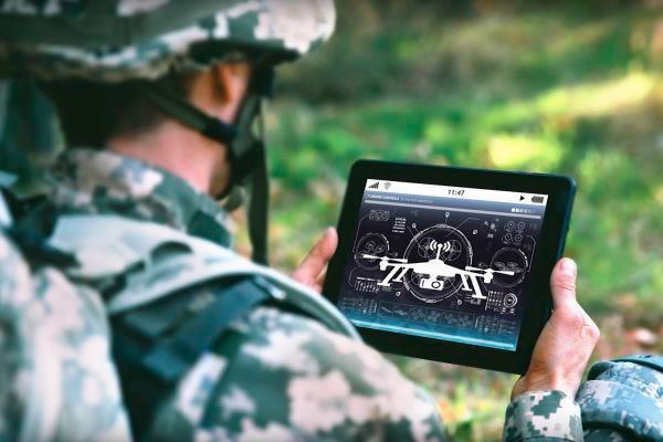 US-Armee und Marines entwickeln gemeinsam ein System, mit dem sich Drohnen auf einem 3D-Drucker bedarfsgerecht binnen 24 Stunden herstellen lassen.  (David McNally, army.mil)